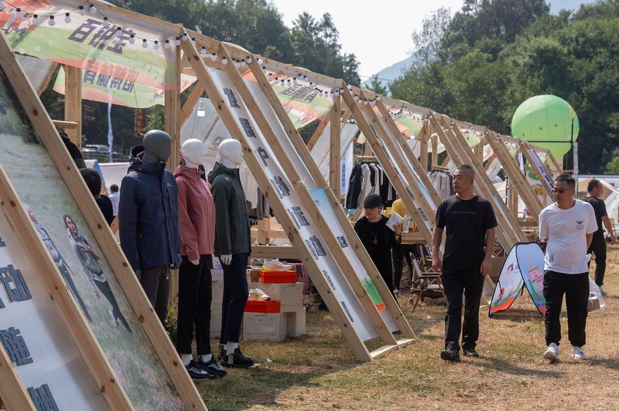 户外装备“大比拼”折射中国“露营经济”蓬勃发展(图2)
