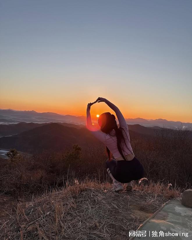 户外健身穿搭风潮来袭展现完美身姿！(图4)