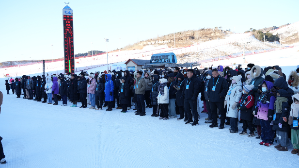中国·保定（涞源）冰雪户外运动大会系列活动冰雪嘉年华启动(图2)