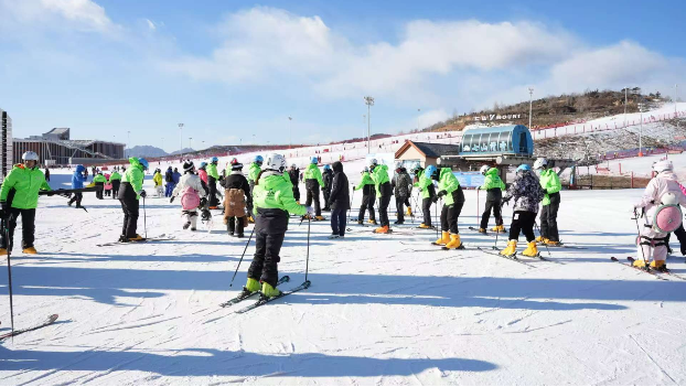 中国·保定（涞源）冰雪户外运动大会系列活动冰雪嘉年华启动(图3)